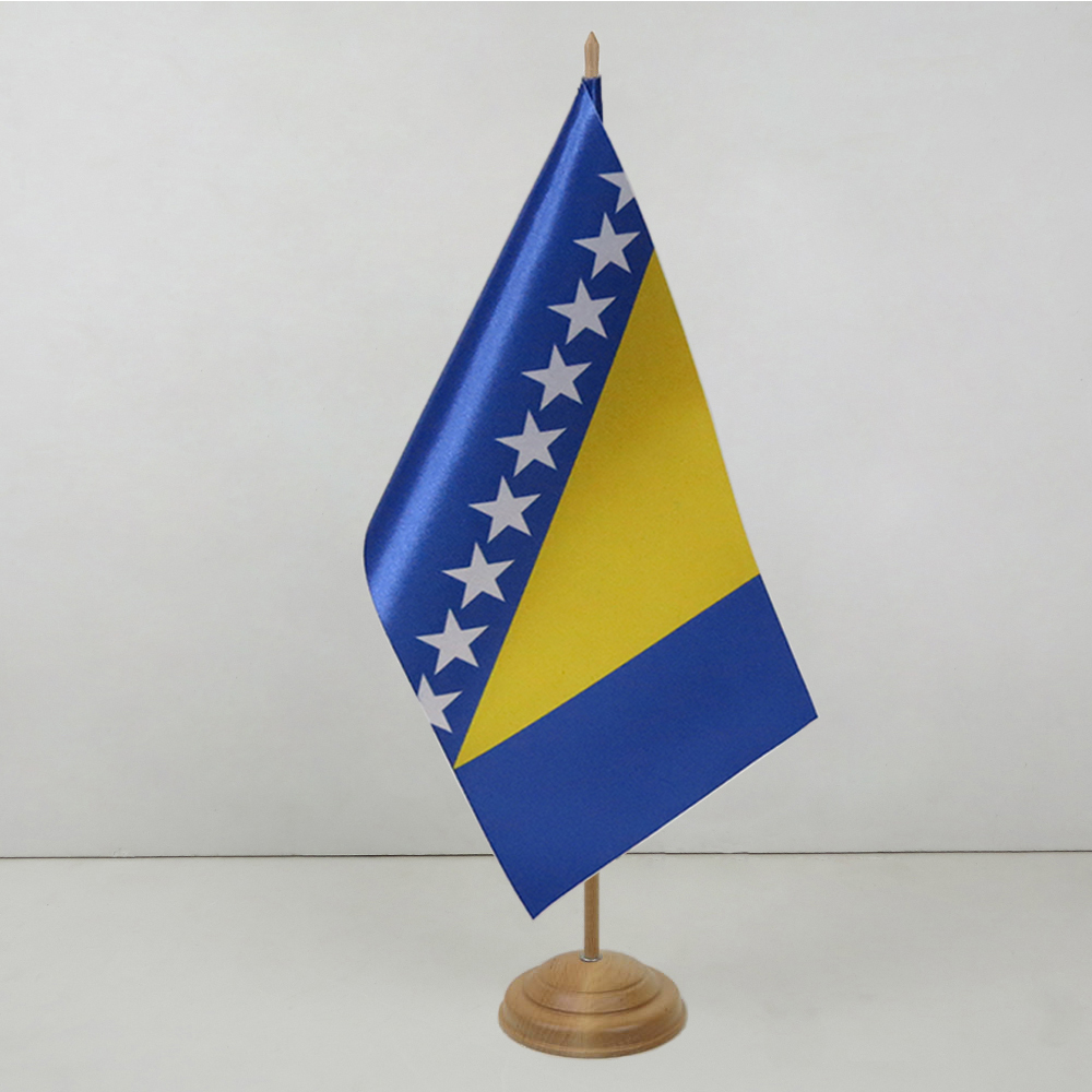 Прапорець Боснії та Герцоговини на дерев&rsquo;яній підставці